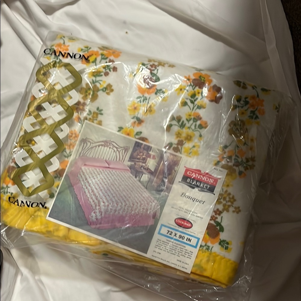 New in Bag, Vintage Blanket, floral blanket, floral pattern, twin size blanket